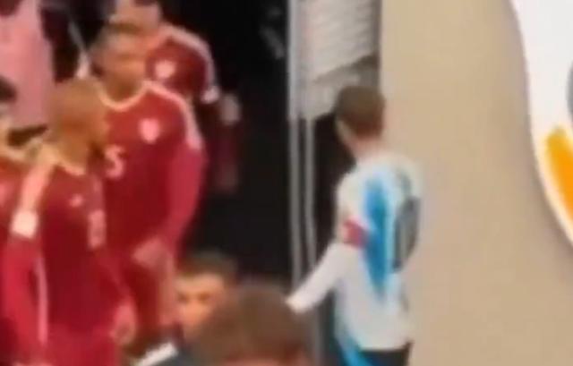 马卡:昨日比赛在球员通道中,梅西等人与委内瑞拉球员发生口角