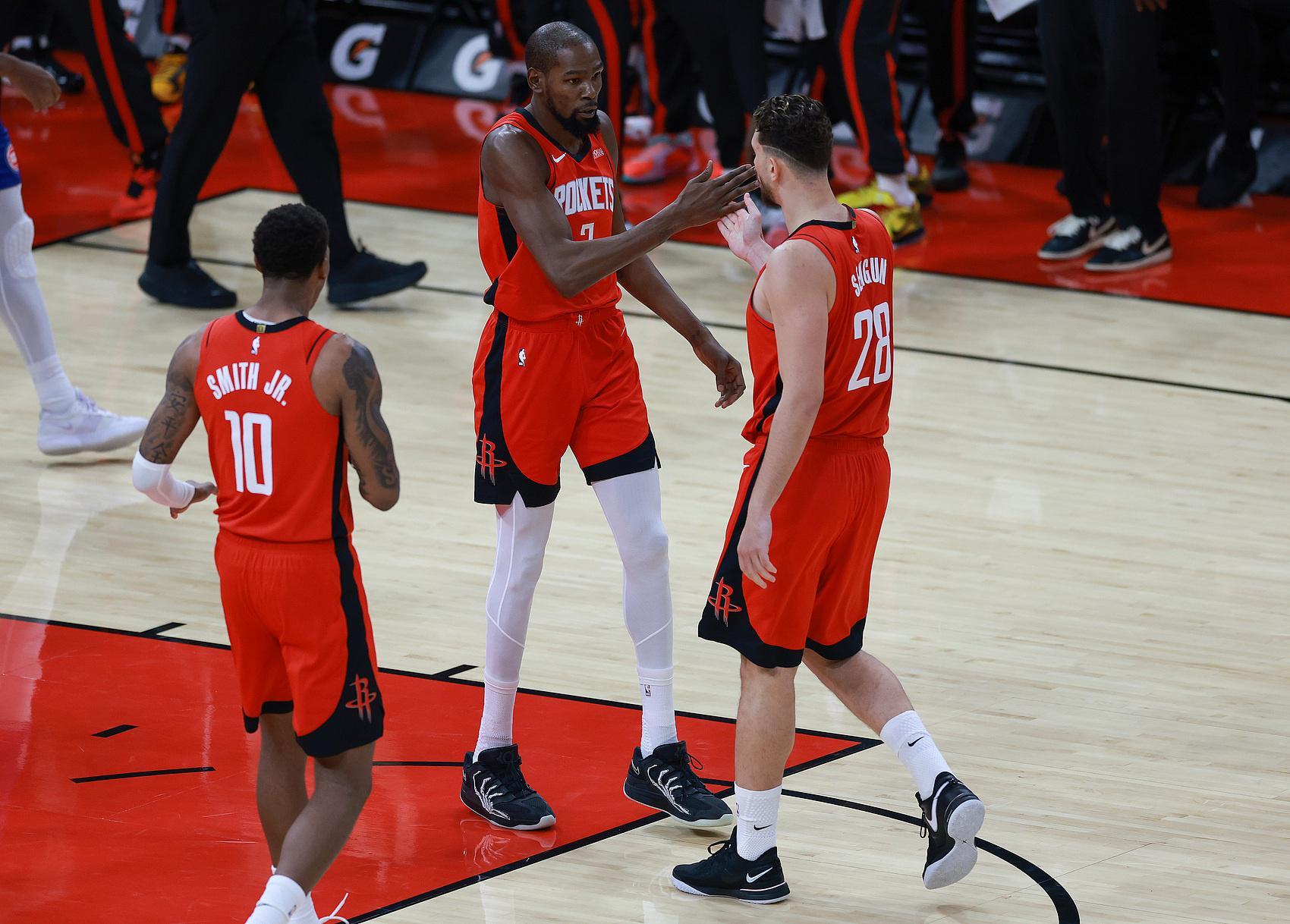 乐鱼体育-火箭战胜森林狼 杜兰特拼尽全力的背后 火箭的硬伤更值得担忧